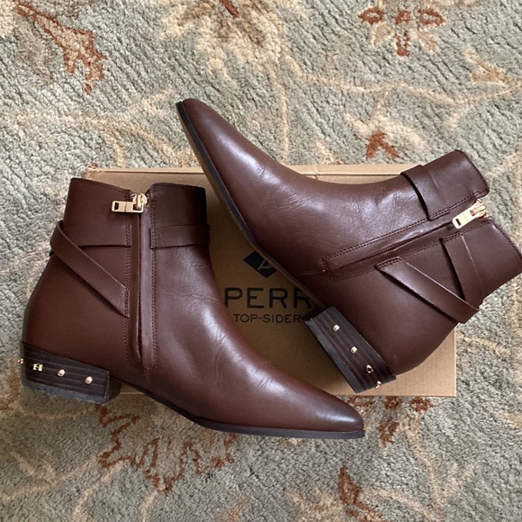✖️SOLD✖️Like-New Leather Coach Zip-up Booties - Brown - 7W - Picture 5 of 11